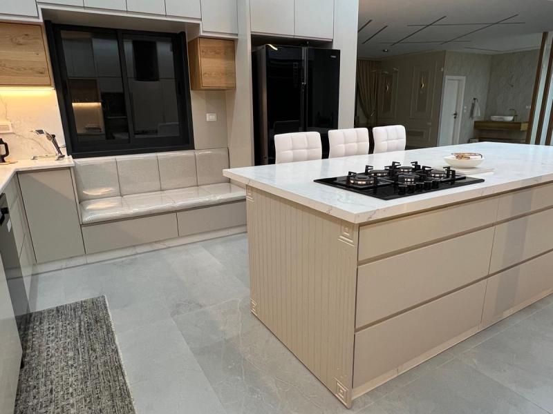 Cream Handleless Kitchen 2